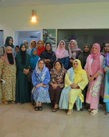 women_meeting women_meeting